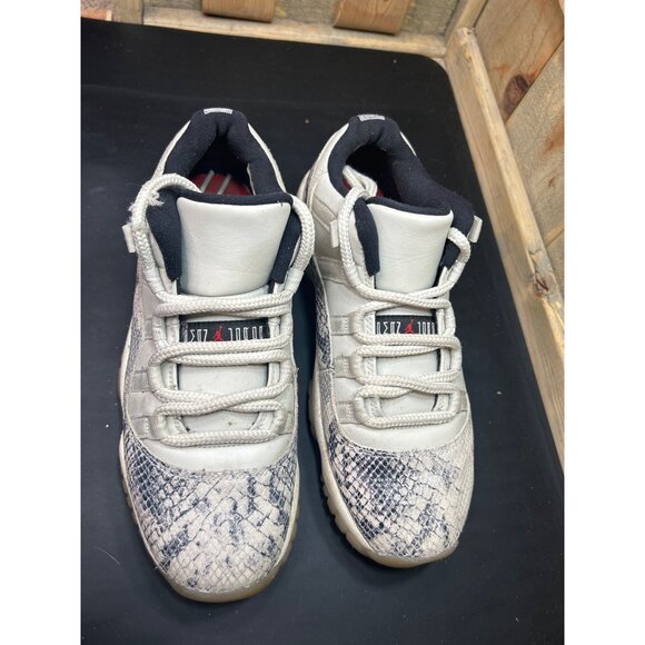 Nike Air Jordan 11 Retro Low Light Bone Snakeskin Grey CD6847-002 6.5Y Womens 8 - Picture 3 of 8